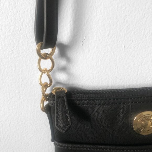 Tommy Hilfiger Black Leather Crossbody Bag | Perfect for Everyday Use - Picture 3 of 10